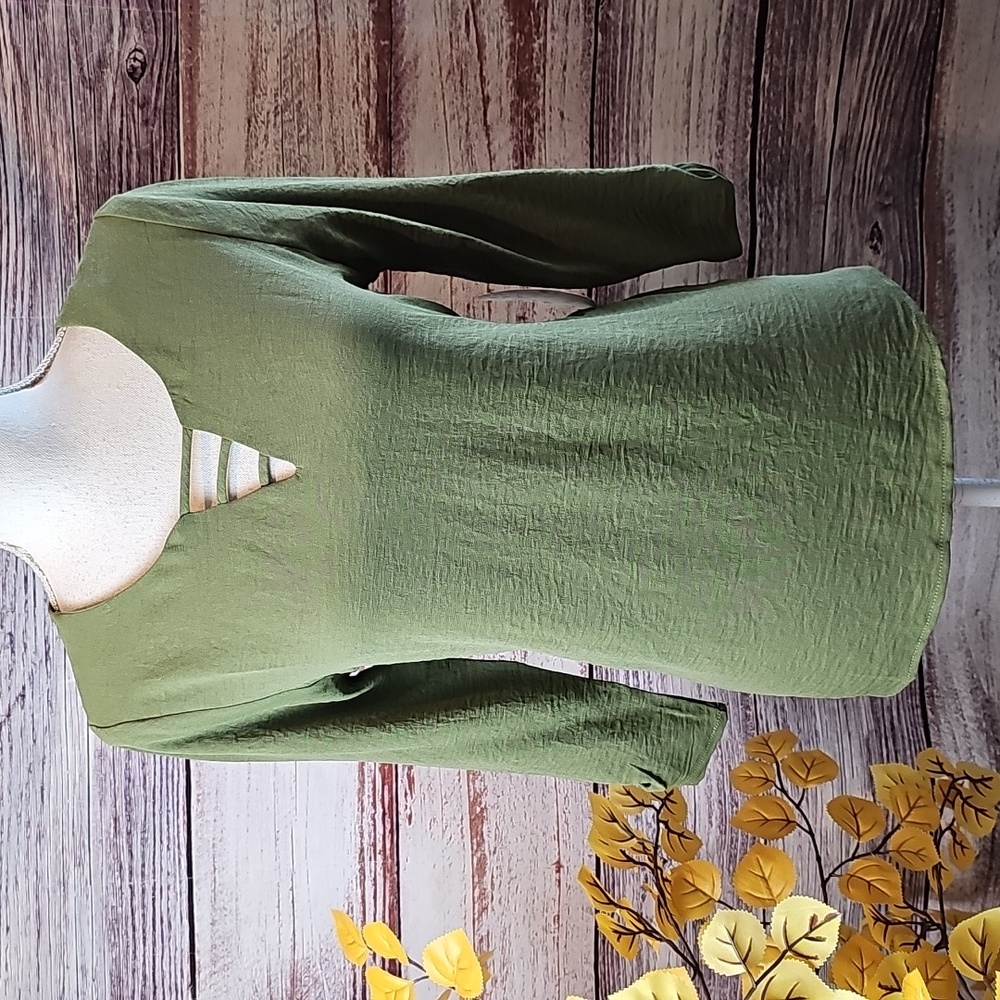 NWT NAIF DARK OLIVE GREEN 3/4 SLEEVE PULLOVER V NECK BLOUSE TOP - Picture 2 of 13
